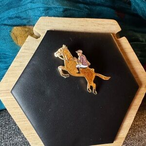 Vintage Equestrian Horse & Rider Brooch – Enamel Jockey Pin
